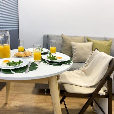 Студия В Стиле Loft В Центре Города Almaty Exterior foto