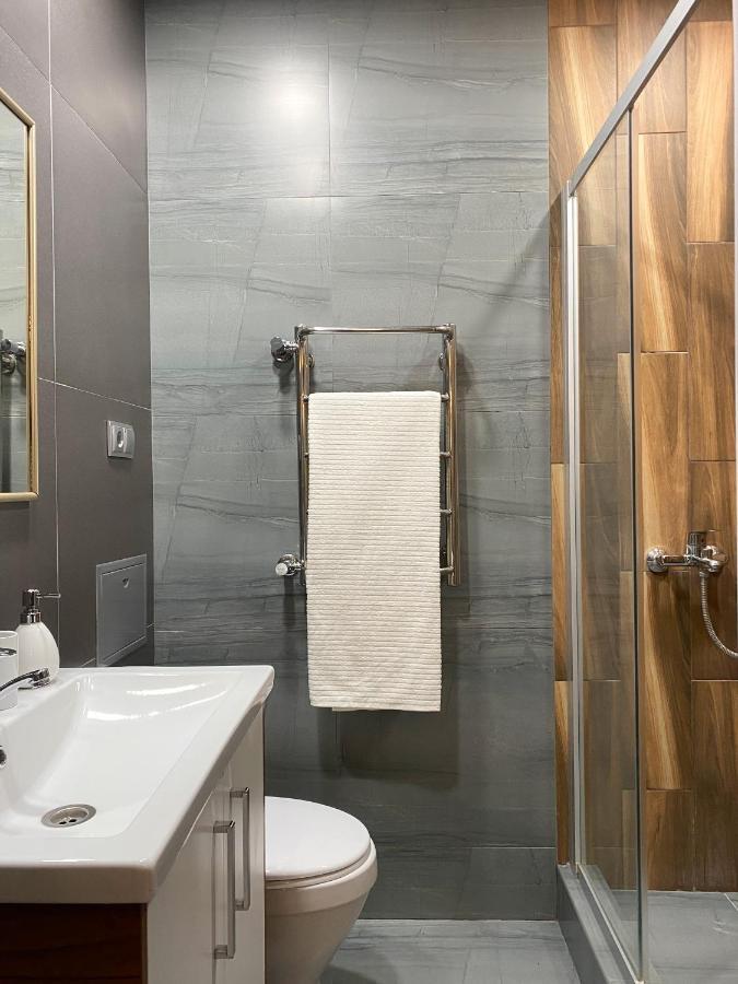 Студия В Стиле Loft В Центре Города Almaty Exterior foto